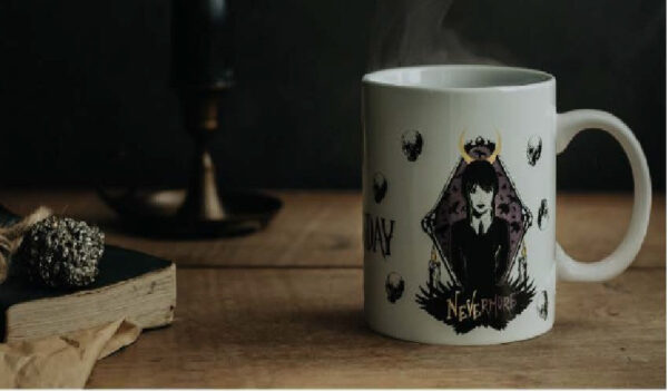 Wednesday Nevermore porcelán bögre 325 ml (11 oz) Díszdobozban - Image 5